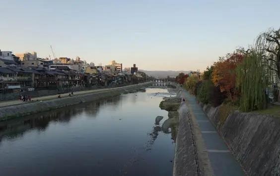 城市（shì）河道生態治理與景觀提升策略 —“複式藍線管理”(圖1)