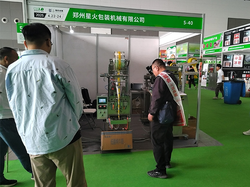 西安餐飲展會（huì）：立式粉末食品包裝機大放異彩