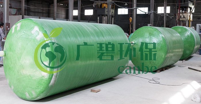 如何選購玻(bō)璃鋼化糞池?選(xuǎn)擇技巧和工藝流程詳解(圖1) 如何選(xuǎn)購玻璃鋼化糞池?選擇技巧和工藝流(liú)程(chéng)詳(xiáng)解(圖(tú)1)