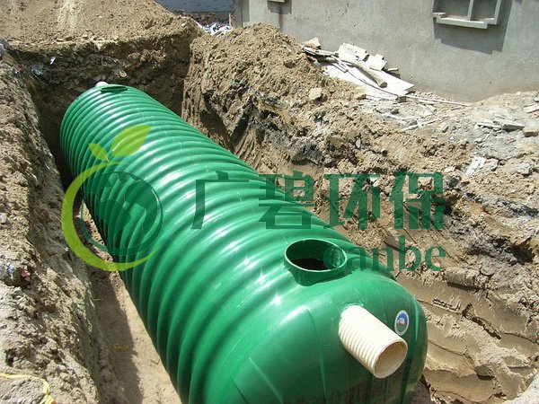 玻璃鋼(gāng)化糞池使用壽命有多長(zhǎng)?(圖(tú)1) 玻璃鋼(gāng)化糞池使用壽命有多(duō)長?(圖1)