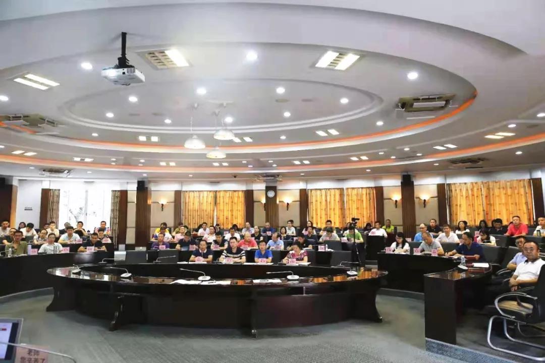 佛山市生態環境局局長楊永泰作“不忘初心、牢記使命”主題教育報告(gào)