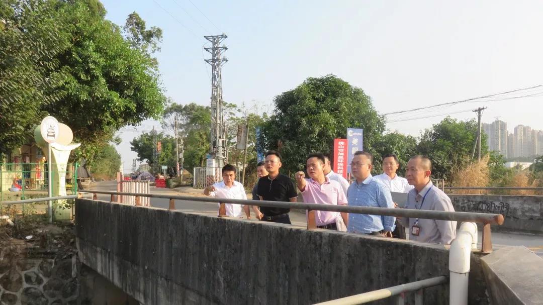 佛山獅山鎮萬裏長城(chéng)湧流域開展巡河和調研工作