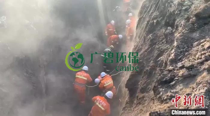 哈爾濱市一汙水管網施工現場塌方(圖2) 哈爾濱市一汙水管網施工現場塌(tā)方(圖2)