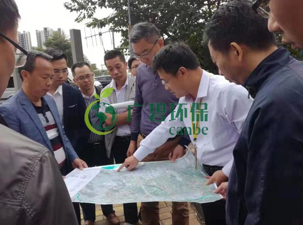 大良街道、順控環(huán)保水務等領導到金(jīn)陡(dǒu)湧黑臭水體治(zhì)理現場視察工作(圖1) 大良街道、順控環保水務等領導到金陡湧黑臭水(shuǐ)體治理現場視察工作(圖(tú)1)